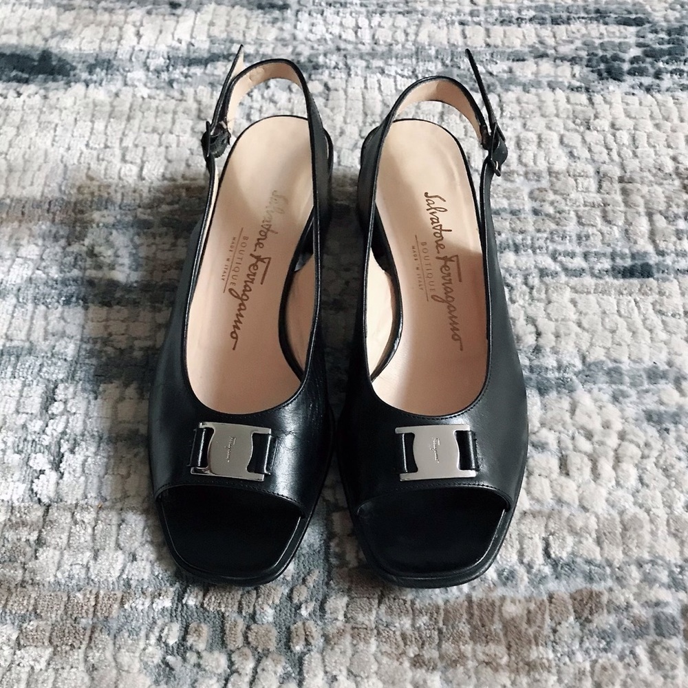 🚫SOLD!! 02/10🚫SALVATORE FERRAGAMO Vara Sandals-7 - Picture 4 of 8
